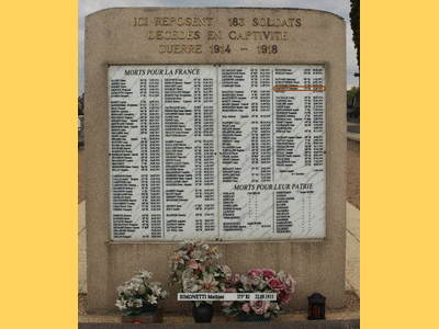 Tombe deSIMONETTI Mathieu à <a HREF=fotom2l.php?necro=301>  <U>Stenay (carrÃ© militaire du cimetiÃ¨re municipal)</U> </A> Tombe collective 1