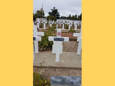 Tombe deSTROMBONI Paul François à <a HREF=fotom2l.php?necro=350>  <U>DijonÂ (CarrÃ© militaire du cimetiÃ¨re des PÃ©joces)</U> </A> Rang B  Tombe 132