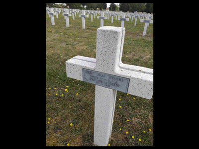 Tombe deTORRE Pierre Toussaint à <a HREF=fotom2l.php?necro=68>  <U>Dompierre-Becquincourt (NÃ©cropole nationale)</U> </A> 3215