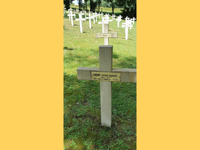 Tombe deVINCENTI Antoine François à <a HREF=fotom2l.php?necro=241>  <U>NEUFCHATEAU (CimetiÃ¨re militaire)</U> </A> 35