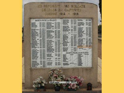 Tombe deVOLPE Antoine à <a HREF=fotom2l.php?necro=301>  <U>Stenay (carrÃ© militaire du cimetiÃ¨re municipal)</U> </A> Tombe collective 2