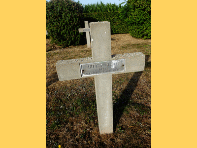 Tombe deANTONA François Xavier à <a HREF=fotom2l.php?necro=15>  <U>MÃ©nil-sur-Belvitte (NÃ©cropole Nationale)</U> </A> 836