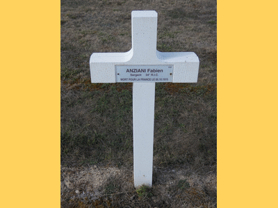 Tombe deANZIANI Fabien à <a HREF=fotom2l.php?necro=212>  <U>Souain-Perthes-lÃ¨s-Hurlus (NÃ©cropole nationale La CrouÃ©e)</U> </A> 6767