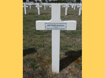 Tombe deBATTESTI Antoine Mathieu à <a HREF=fotom2l.php?necro=212>  <U>Souain-Perthes-lÃ¨s-Hurlus (NÃ©cropole nationale La CrouÃ©e)</U> </A> 790