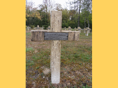 Tombe deFERRIOL Joseph à <a HREF=fotom2l.php?necro=260>  <U>Jonchery sur Suippes (NÃ©cropole militaire)</U> </A> 1469