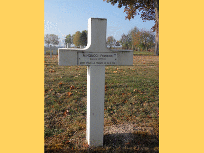 Tombe deMINGUCCI Antoine à <a HREF=fotom2l.php?necro=27>  <U>Suippes(La Ferme de )</U> </A> 14/18 Ã¢â¬â 702