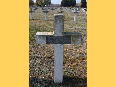 Tombe deRENUCCI Jules Pierre à <a HREF=fotom2l.php?necro=28>  <U>Suippes-Ville (NÃ©cropole)</U> </A> 3852