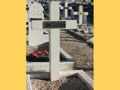 Tombe deFRANCESCHINI Nicolas à <a HREF=fotom2l.php?necro=395>  <U>HyÃ¨res (CarrÃ© mixte du cimetiÃ¨re Ritorte)</U> </A> 