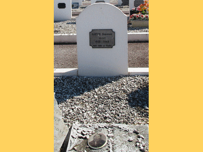 Tombe deSANTINI Dominique à <a HREF=fotom2l.php?necro=467>  <U>Toulon(CarrÃ© militaire de Lagoubran)</U> </A> Rang 4  tombe 23