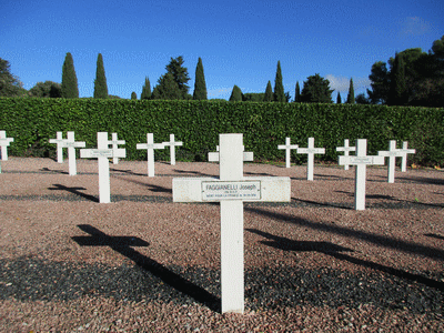 Tombe deFAGGIANELLI Joseph à <a HREF=fotom2l.php?necro=471>  <U>BÃ©ziers (CarrÃ© militaire du CimetiÃ¨re Neuf)</U> </A> Carr&eacute; H  rang 3 Tombe 52