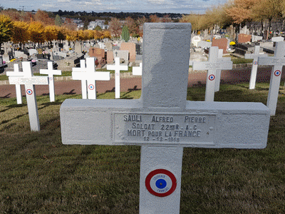 Tombe deSAULI Alfred Pierre Mathieu à <a HREF=fotom2l.php?necro=524>  <U>Versailles (CarrÃ© militaire du cimetiÃ¨re Les Gonards)</U> </A> K-126