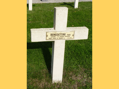 Tombe deBENEDITTINI Ange Paul à <a HREF=fotom2l.php?necro=535>  <U>Rennes (carrÃ© militaire du cimetiÃ¨re communal de l'Est)</U> </A> Rang 2 Tombe 6