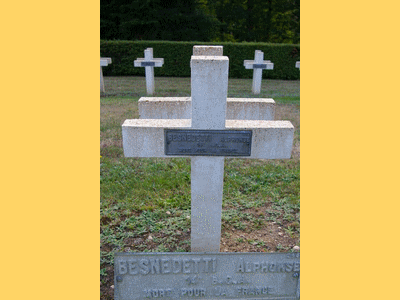 Tombe deBENEDETTI Alphonse à <a HREF=fotom2l.php?necro=494>  <U>Saulcy-sur-Meurthe (NÃ©cropole nationale)</U> </A> 213