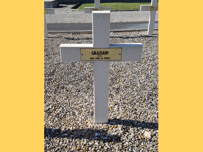 Tombe deGRAZIANI Ange François à <a HREF=fotom2l.php?necro=375>  <U>Vouziers (CarrÃ© Militaire du CimetiÃ¨re Communal)</U> </A> 21