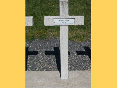 Tombe deMATTEI André à <a HREF=fotom2l.php?necro=305>  <U>Broussey En WoÃ«vre   (CarrÃ© militaire du cimetiÃ¨re)</U> </A> 5