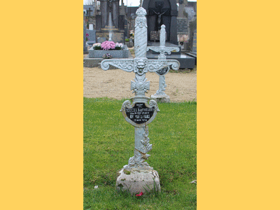 Tombe deROCCHI Barthélemy à <a HREF=fotom2l.php?necro=560>  <U>Guinguamp(CarrÃ© militaire du CimetiÃ¨re La TrinitÃ©)</U> </A> Carr&eacute; 1  rang 5  tombe 157