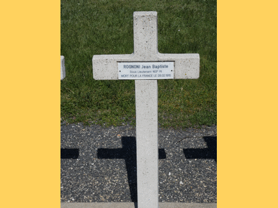 Tombe deROGNONI Jean Baptiste à <a HREF=fotom2l.php?necro=305>  <U>Broussey En WoÃ«vre   (CarrÃ© militaire du cimetiÃ¨re)</U> </A> 2