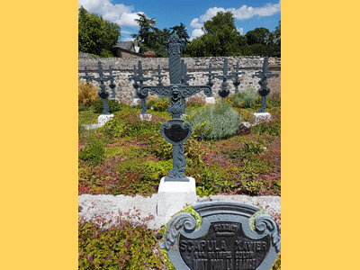 Tombe deSCAPULA Xavier à <a HREF=fotom2l.php?necro=391>  <U>Chateaudun (CarrÃ© militaire cimetiÃ¨re communal)</U> </A> Carr&eacute; 1 rang 3 Tombe 8