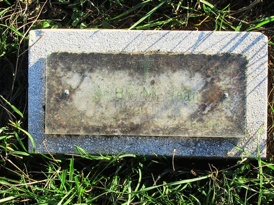 Tombe deSUBRINI Jean Toussaint à <a HREF=fotom2l.php?necro=308>  <U>Aix-en-Provence (NÃ©cropole Nationale de Luynes)</U> </A> Carr&eacute; C rang 40 Tombe 36