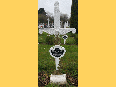 Tombe deTADDEI Henri à <a HREF=fotom2l.php?necro=536>  <U>Dinard (carrÃ© militaire du cimetiÃ¨re communal)</U> </A> Carr&eacute; A Rang 8 Tombe 5