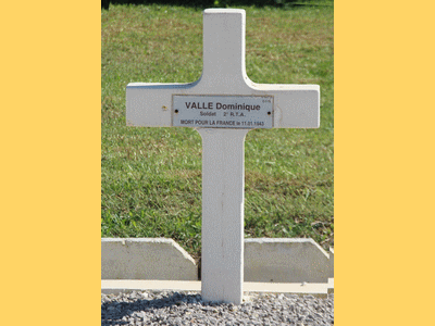 Tombe deVALLE Dom.Sam. à <a HREF=fotom2l.php?necro=514>  <U>MASA (CimetiÃ¨re militaire de GAMMARTH)</U> </A> Carr&eacute; C Rang 1 Tombe 19