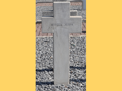 Tombe deBRUNELLI Joseph à <a HREF=fotom2l.php?necro=519>  <U>THESSALONIQUE 
 (CimetiÃ¨re militaire de Zeitenlick  )</U> </A> 5688