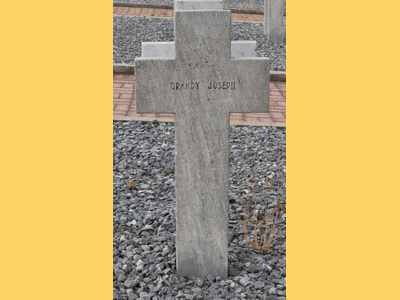 Tombe deGRANDI Joseph à <a HREF=fotom2l.php?necro=519>  <U>THESSALONIQUE 
 (CimetiÃ¨re militaire de Zeitenlick  )</U> </A> 6137