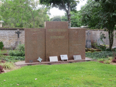 Tombe deDOMINICI Fernand Cyriaque Joseph Eugène à <a HREF=fotom2l.php?necro=646>  <U>Caen (CarrÃ© militaire cimetiÃ¨re Saint Gabriel)</U> </A> Carr&eacute; K tombe individuelle