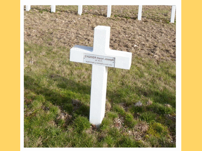 Tombe deEYGRIER Henri Joseph à <a HREF=fotom2l.php?necro=27>  <U>Suippes(La Ferme de )</U> </A> EPERNAY-415