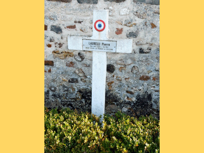 Tombe deLAURELLI François à <a HREF=fotom2l.php?necro=669>  <U>Maintenon (CarrÃ© militaire du CimetiÃ¨re communal)</U> </A> 