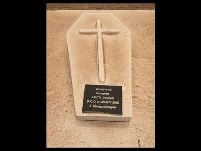 Tombe deLECA Joseph à <a HREF=fotom2l.php?necro=619>  <U>OUAGADOUGOU (CimetiÃ¨re militaire francais)</U> </A> 