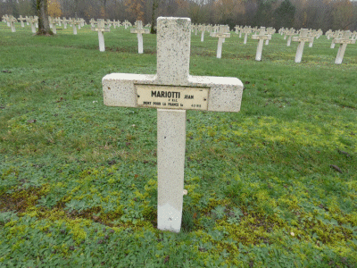 Tombe deMARIOTTI Jean Charles à <a HREF=fotom2l.php?necro=201>  <U>Minaucourt-le-Mesnil-lÃ¨s-Hurlus
(NÃ©cropole nationale Le Pont du Marson)</U> </A> 6483