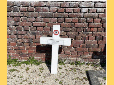 Tombe deTORRE Xavier à <a HREF=fotom2l.php?necro=389>  <U>Marest-sur-Matz (cimetiÃ¨re communal)</U> </A> 