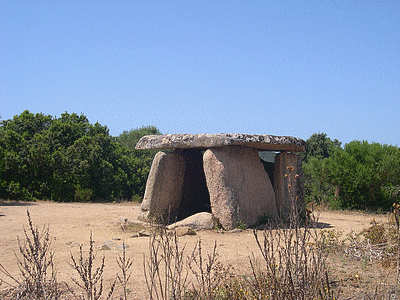 SARTENE <BR>Site prehistorique de CAURIA <BR> Dolmen de Funtanaccia