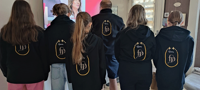 Team YP de dos (20251022)    (Photographie de Yann-Plunet) <br><A href=vos/202x/002.jpg>Afficher l'image ?</A>